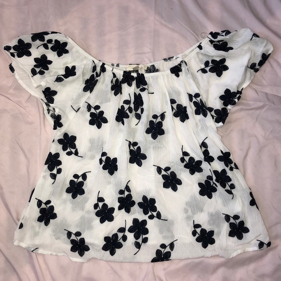 Tops - Off the shoulder blouse